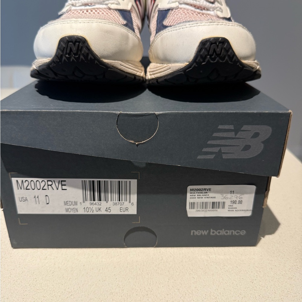 New Balance 2002R - Picture 2 of 7